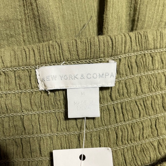 New York & Company Women’s Olive Green Skirt with Underlining. - Picture 7 of 9